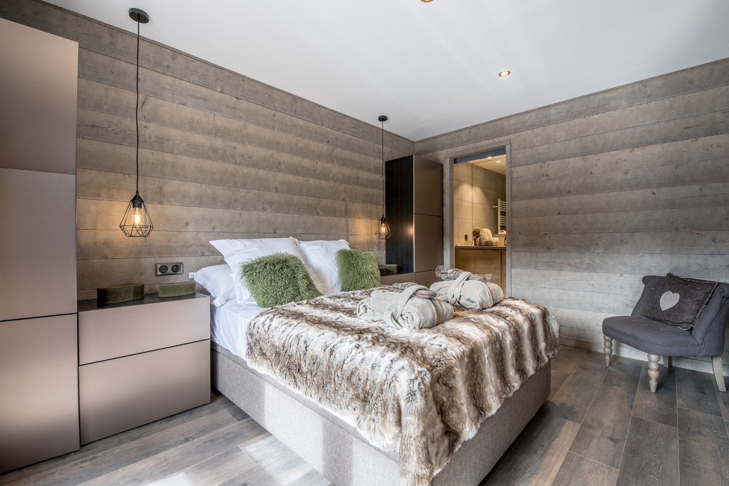 MÉRIBEL - APPARTEMENT RÉNOVÉ PROCHE DES PISTES