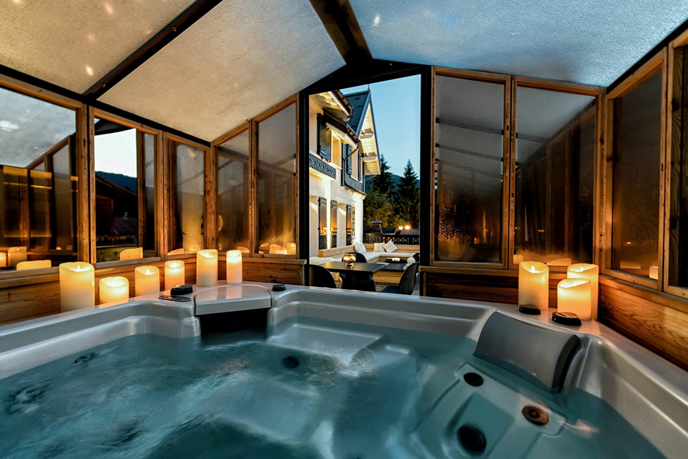 Exceptional contemporary chalet in the heart of the village of Megève