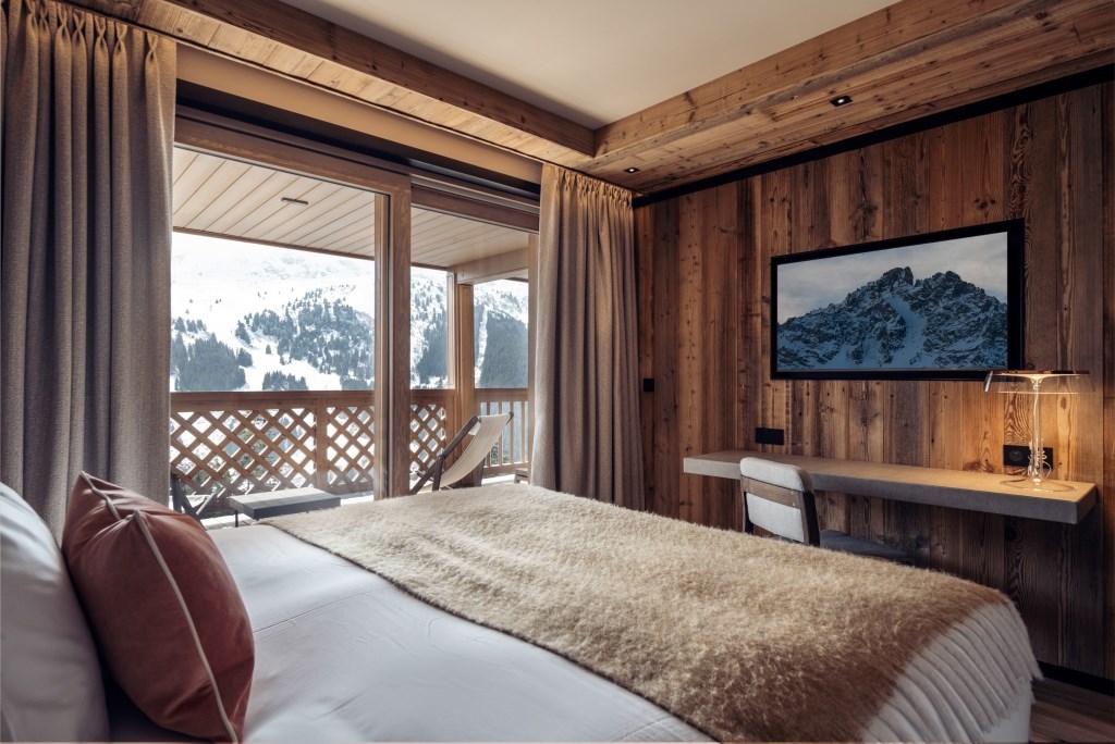 SUR LES HAUTEURS - REGARD OUVERT SUR LA MONTAGNE