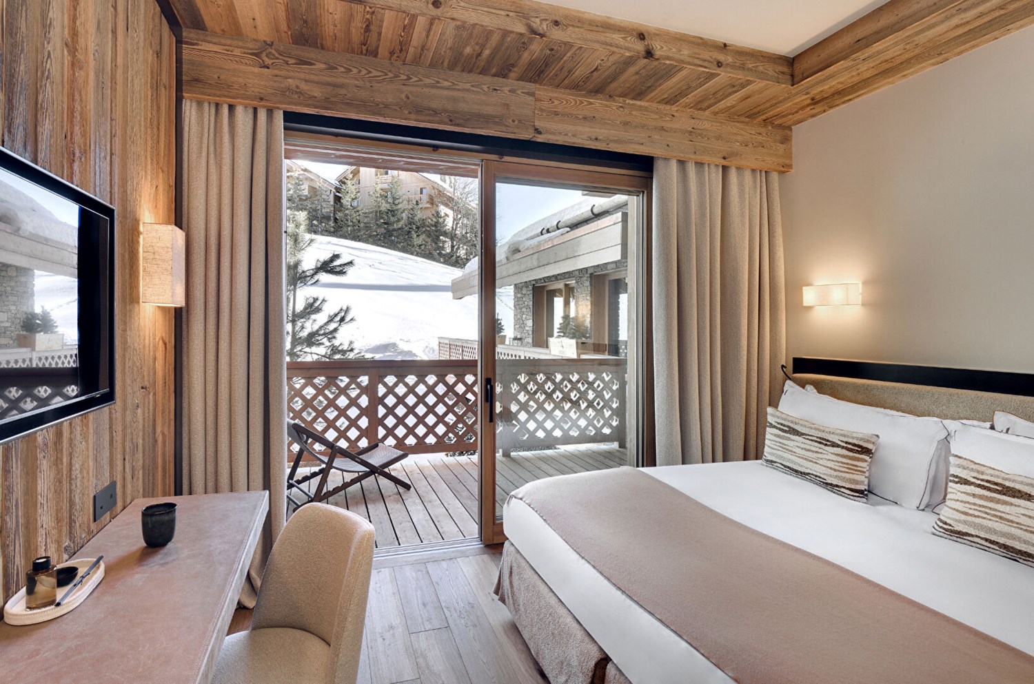 MERIBEL - YOUR CHALET ON THE SLOPES