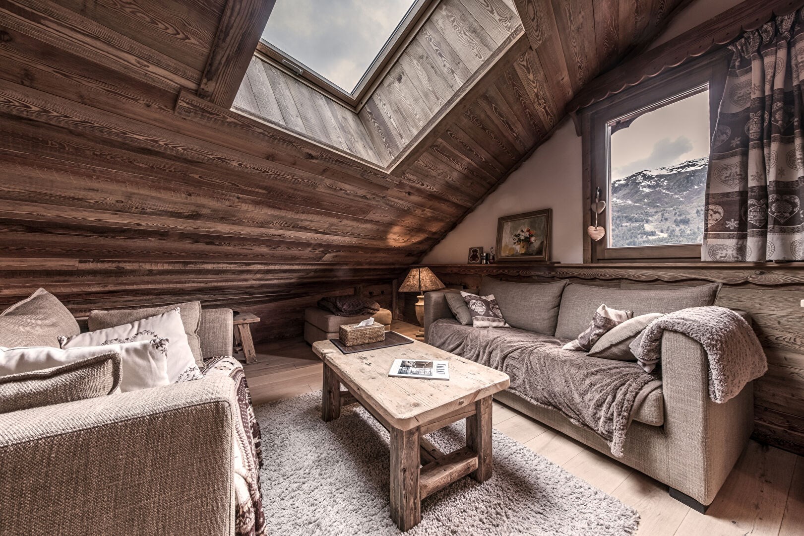 SOUS LES TOITS, COMME DANS UN CHALET