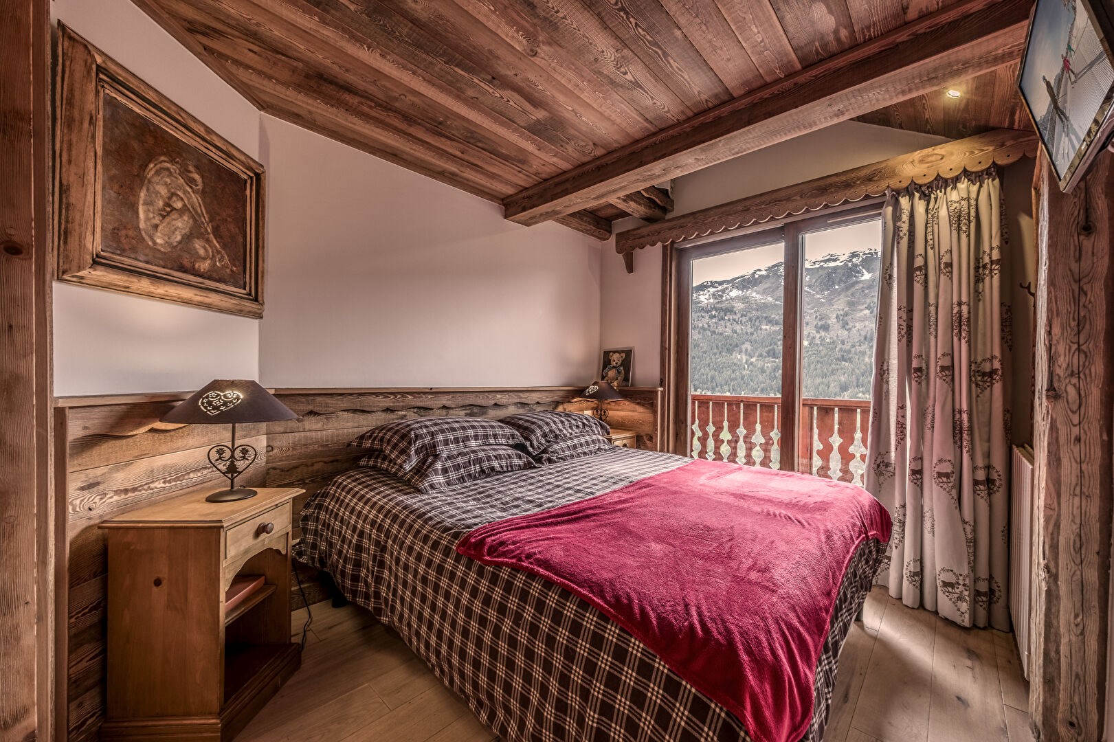 SOUS LES TOITS, COMME DANS UN CHALET