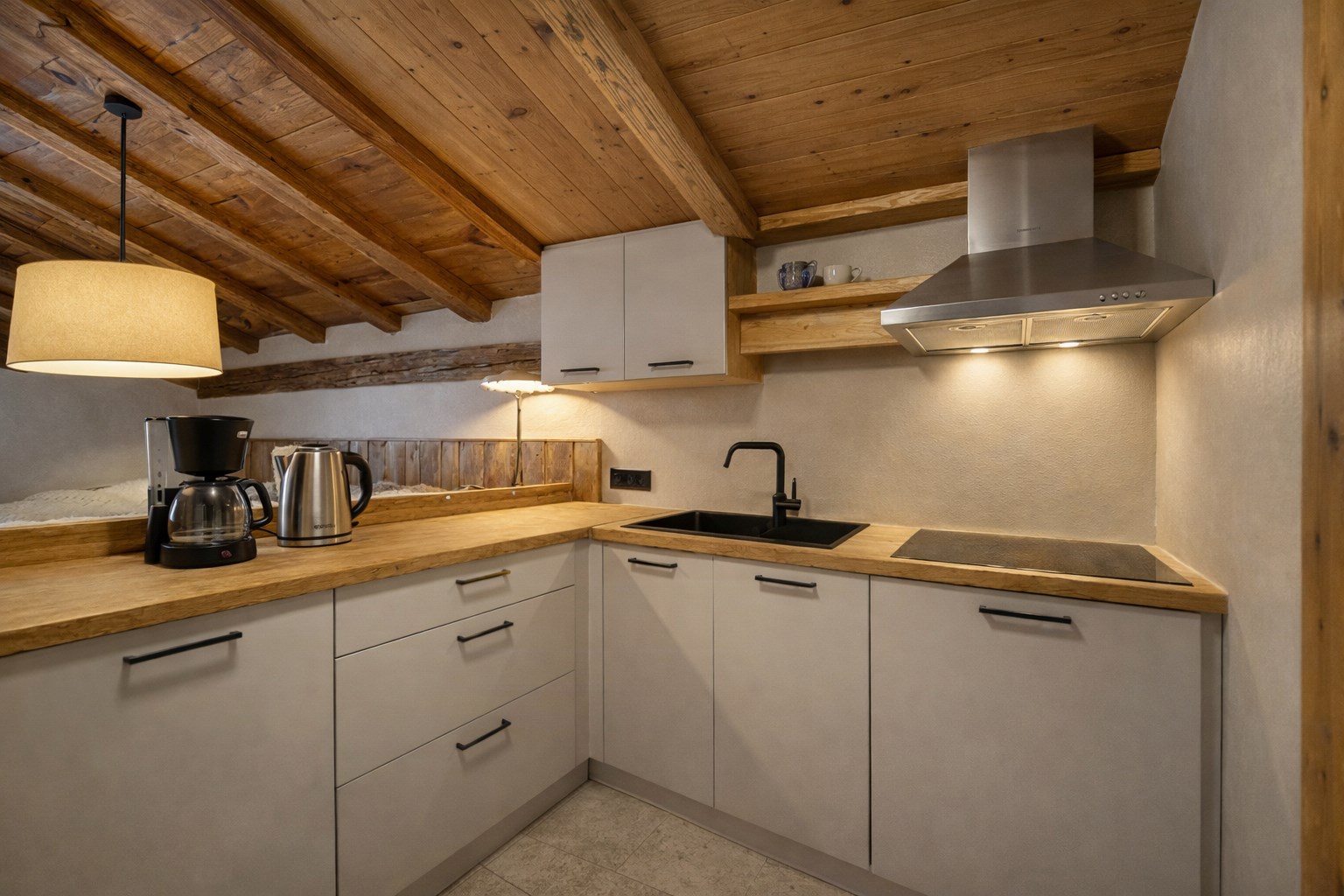 Appartement skis aux pieds, vue panoramique & héritage alpin