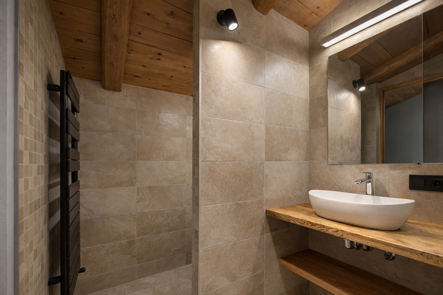 Appartement skis aux pieds, vue panoramique & héritage alpin