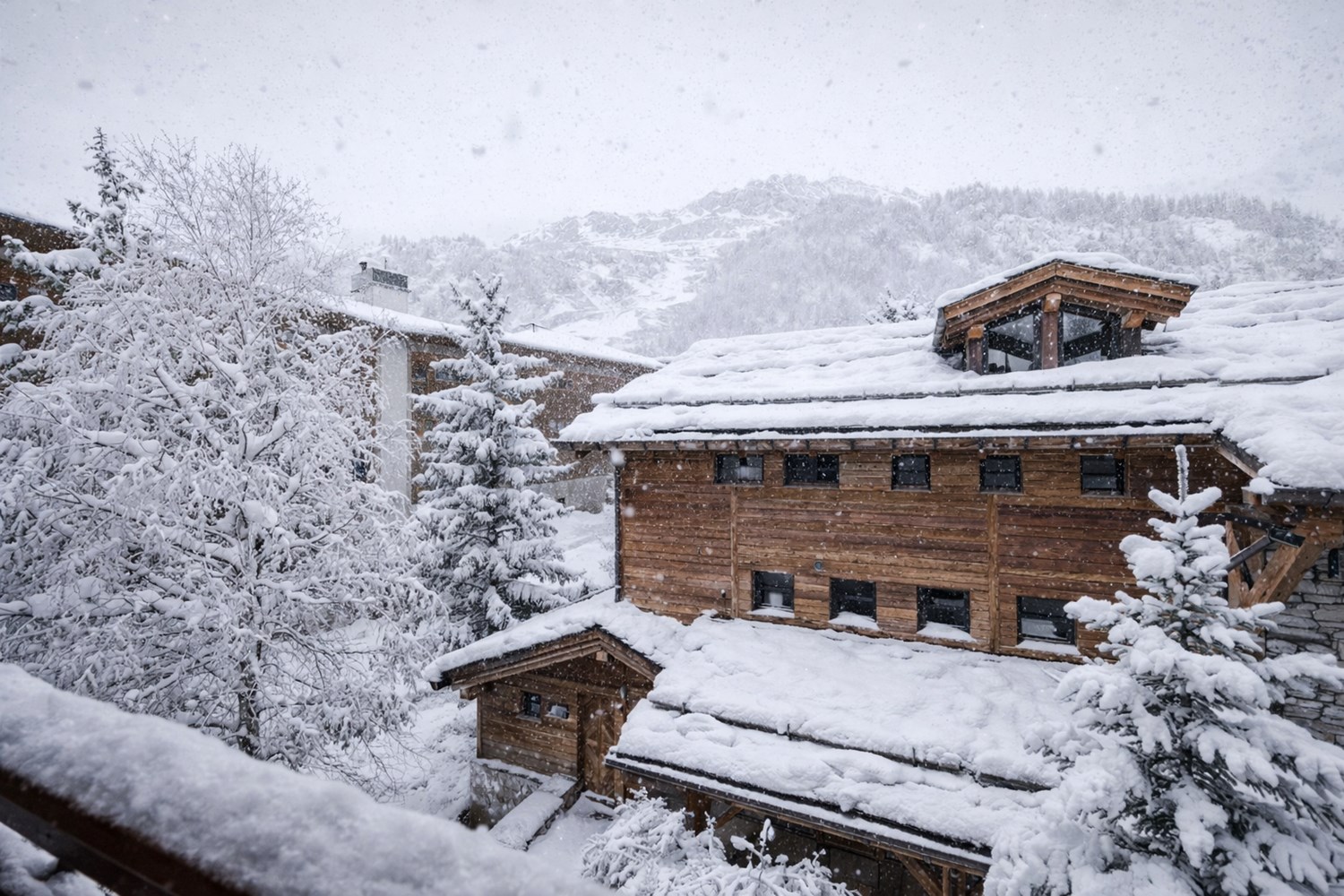 Appartement skis aux pieds, vue panoramique &amp; héritage alpin