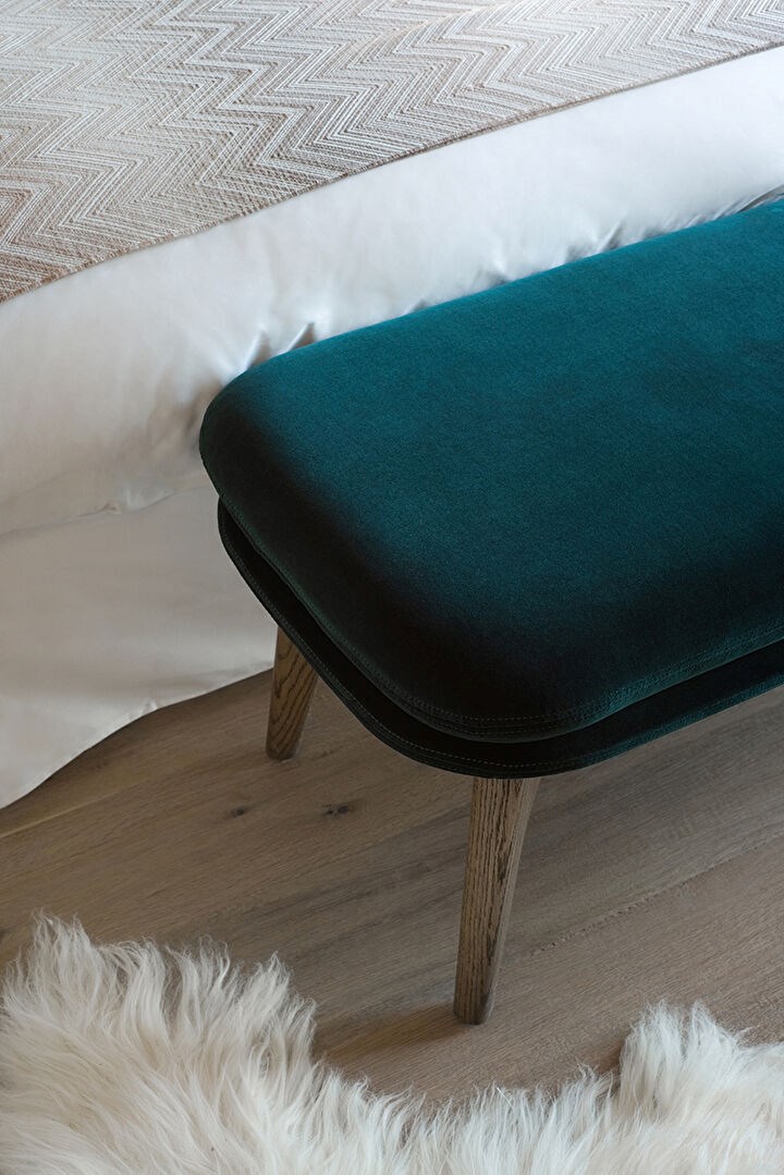 Chalet between village and mountain peaks