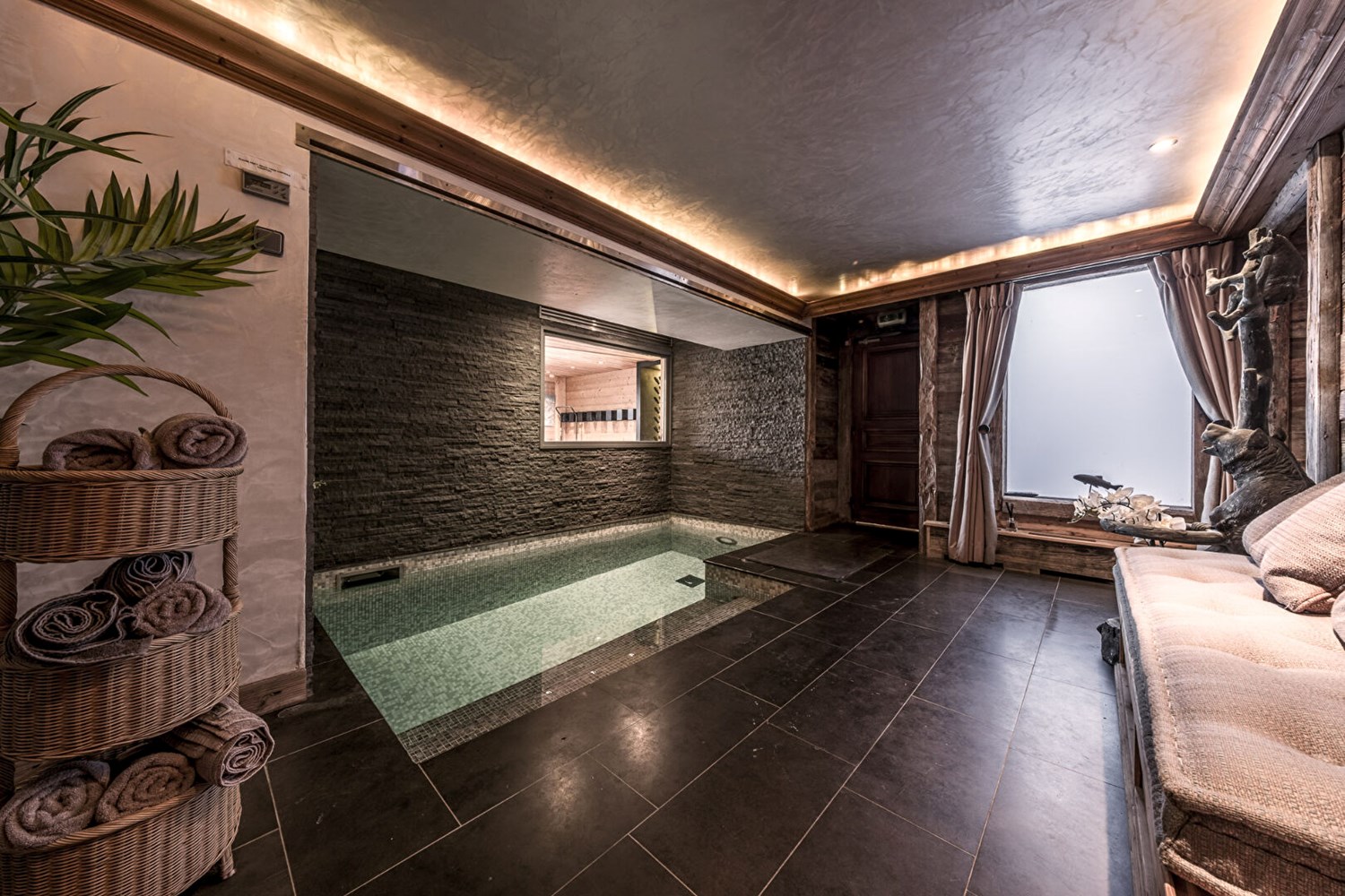 Family chalet 30 meters from the ski slopes