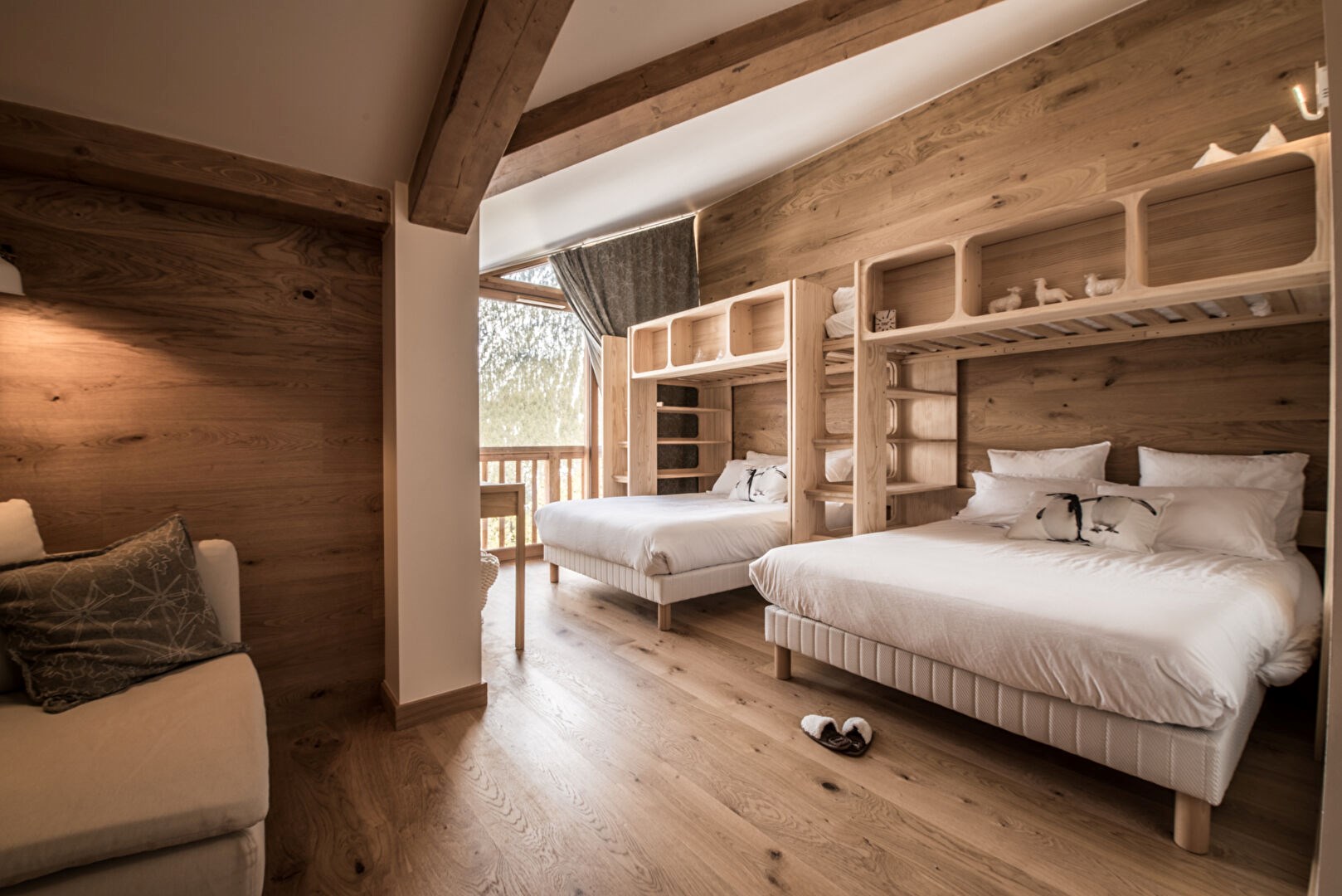 Ski-in/ski-out penthouse in Courchevel Moriond