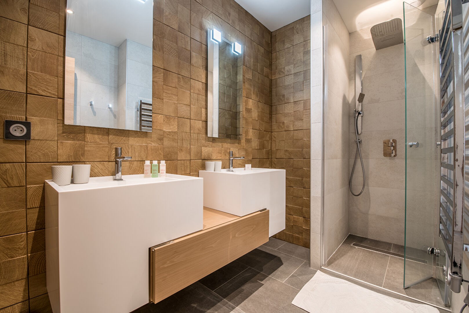 Ski-in/ski-out penthouse in Courchevel Moriond