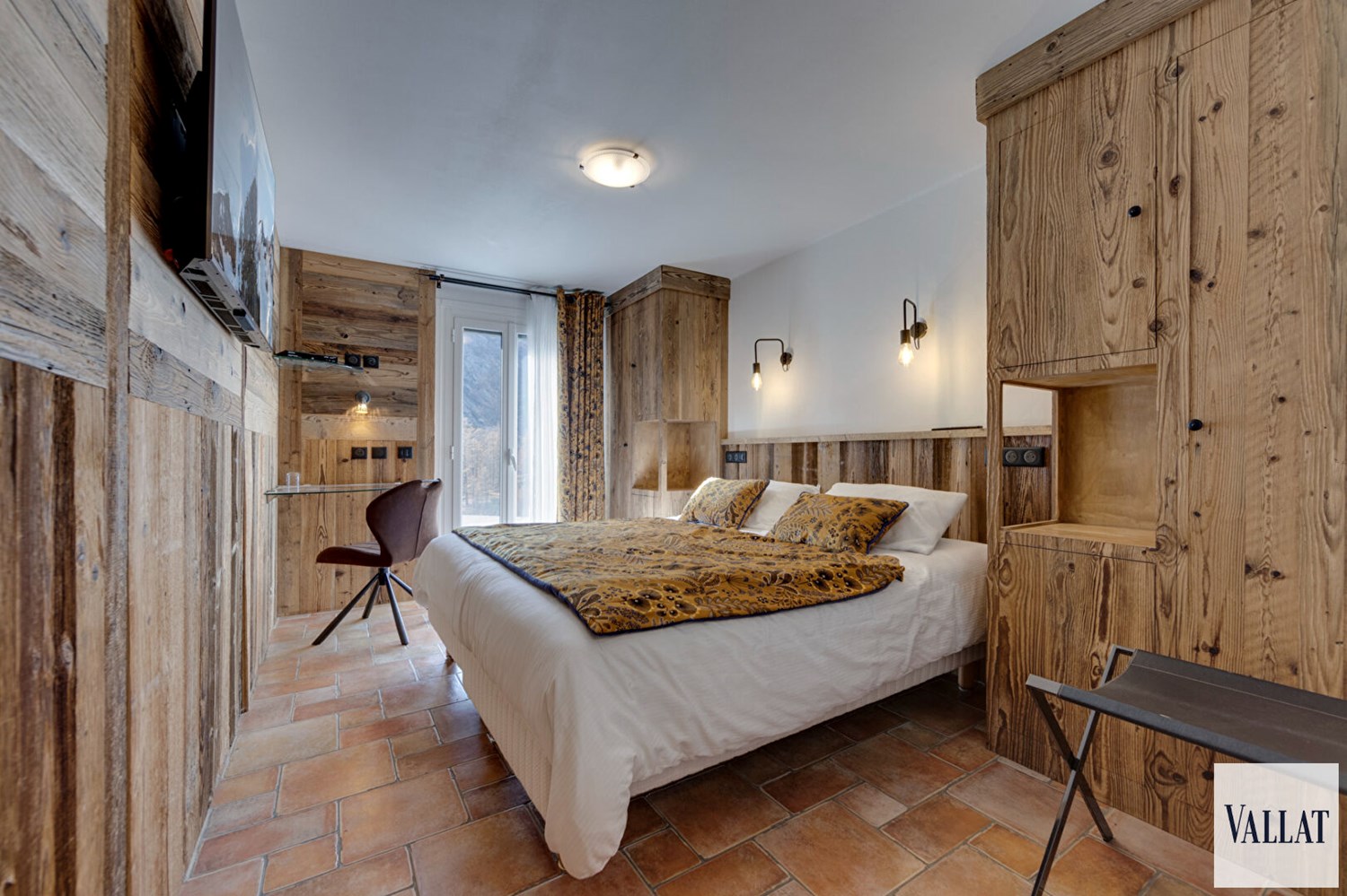 CHALET 5 bedrooms+ terrace between Val d'Isère and Tignes