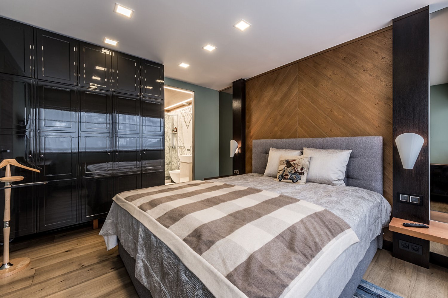 Top-floor ski-in/ski-out apartment