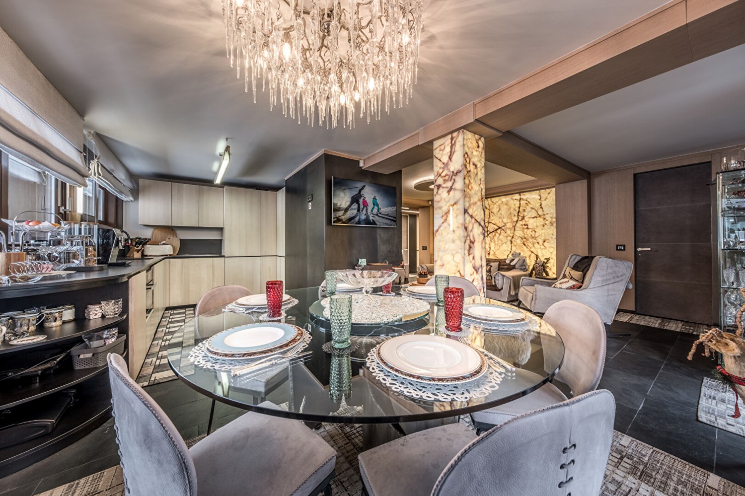 Top-floor ski-in/ski-out apartment