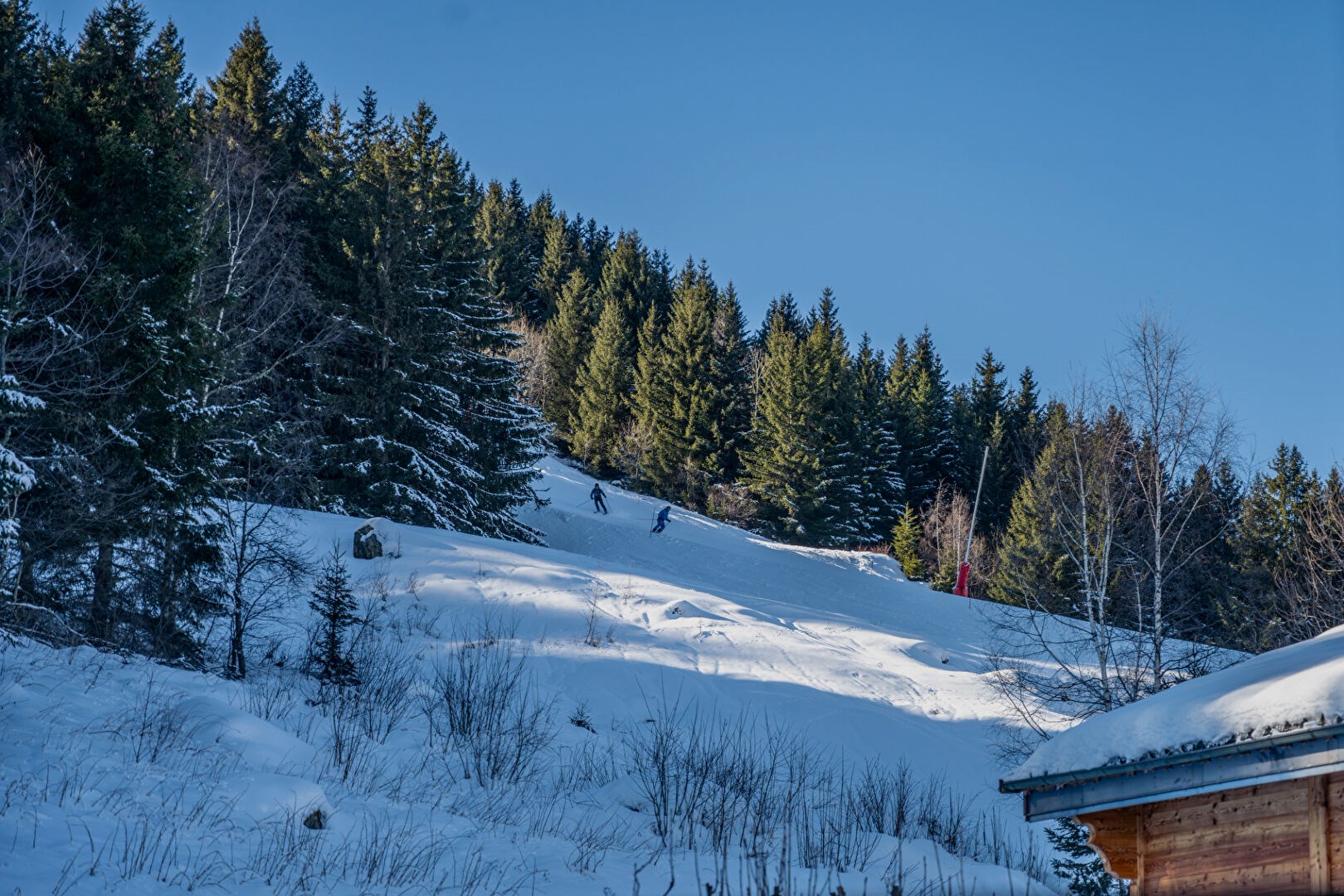 Chalet skis aux pieds à Courchevel