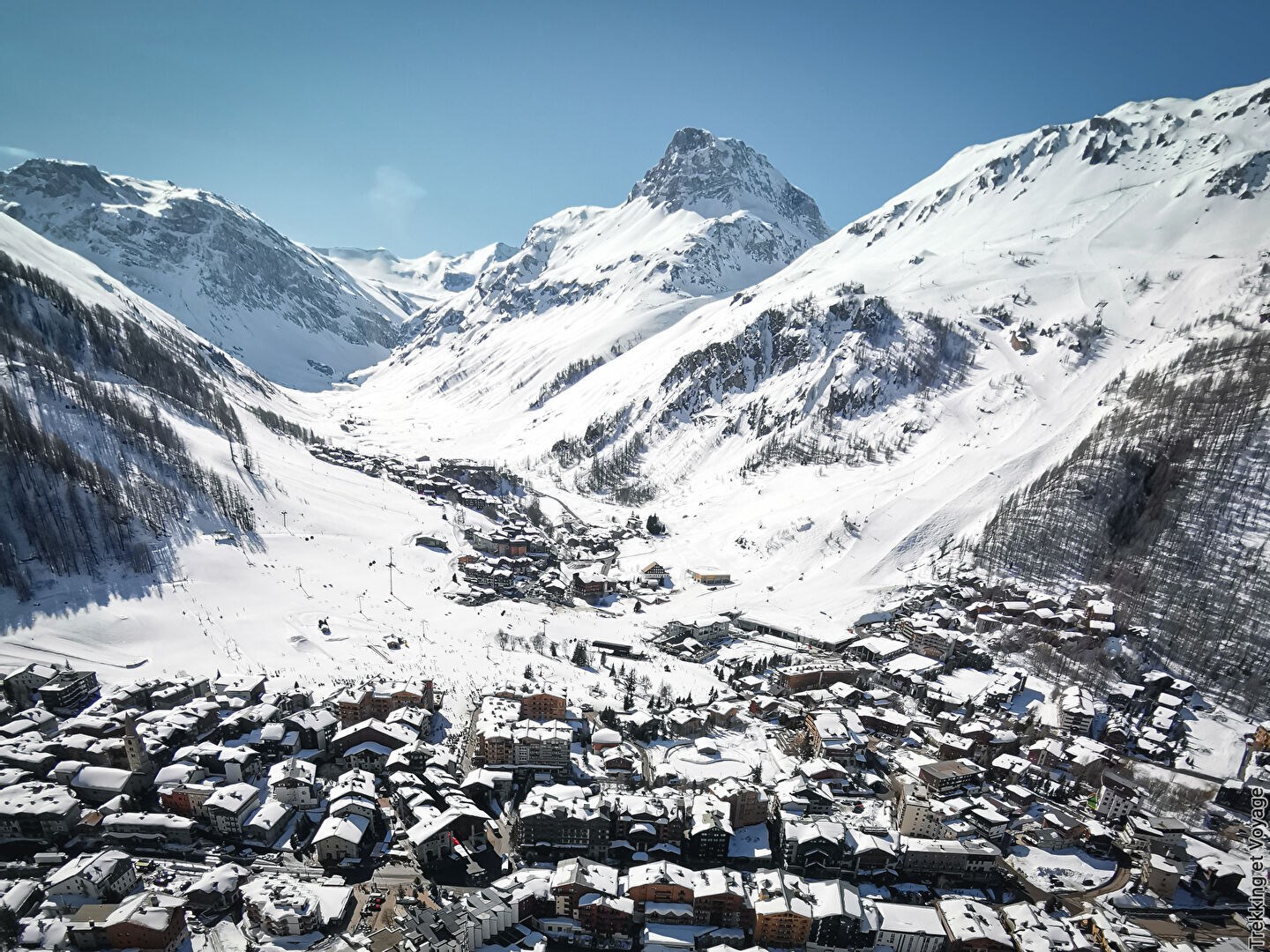 Chalet Neuf d'Exception ? Ski aux Pieds à la Legettaz