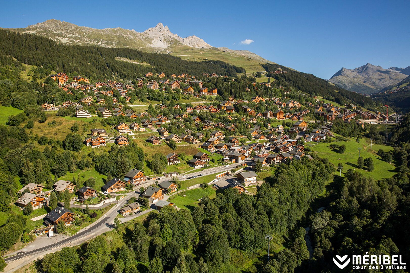 MÉRIBEL - RENOVATED DUPLEX IN THE HEART OF THE RESORT