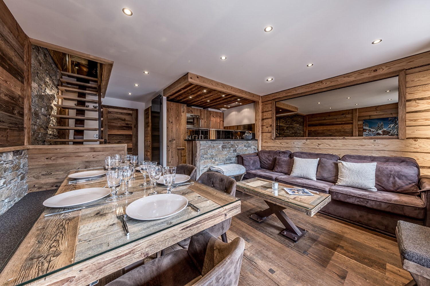 EXCLUSIVE - WARM DUPLEX IN THE RESORT CENTER