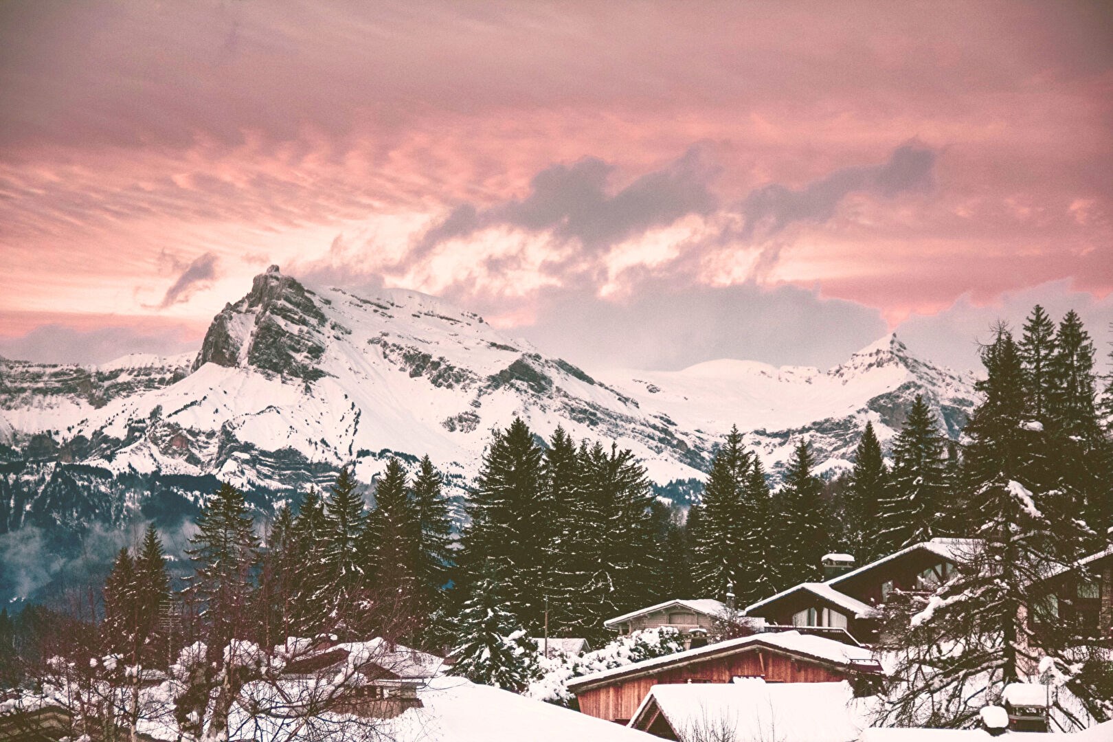 Chalet de caractère SKI-IN SKI-OUT à Megève