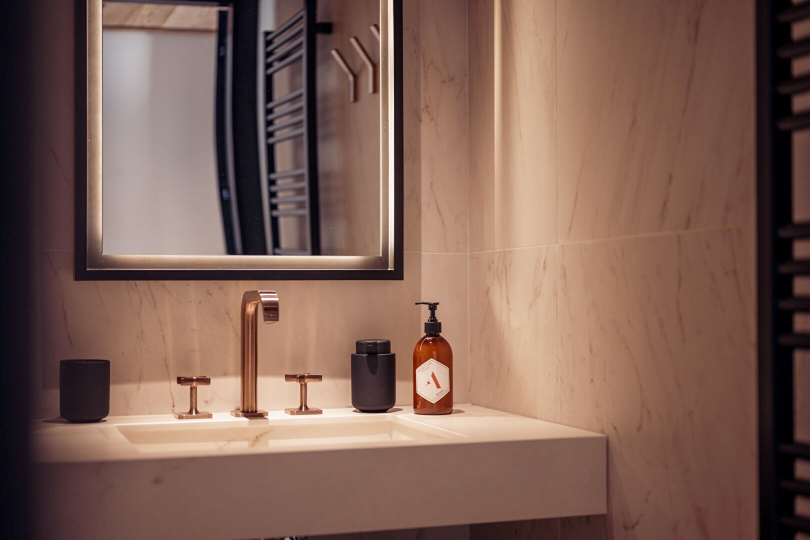 BELVÉDÈRE - APPARTEMENT SUR MESURE, CADRE BOISÉ