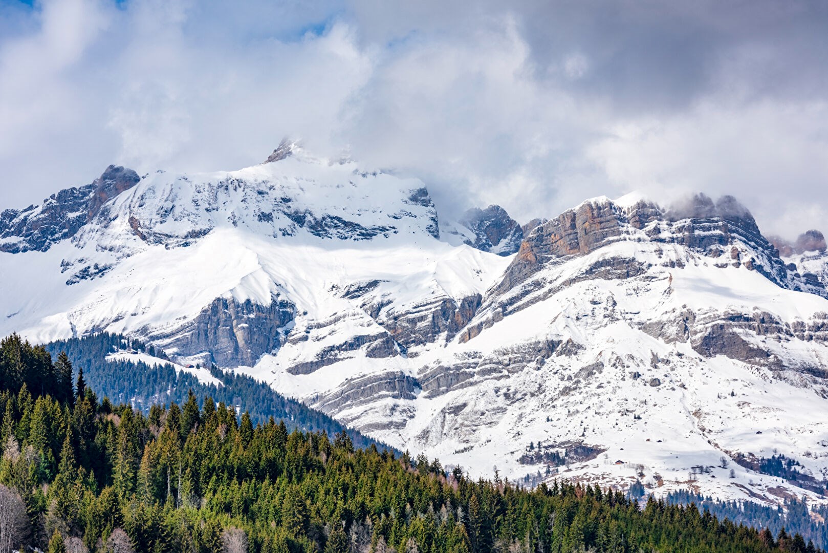 Chalet d'exception entre clairière et horizon