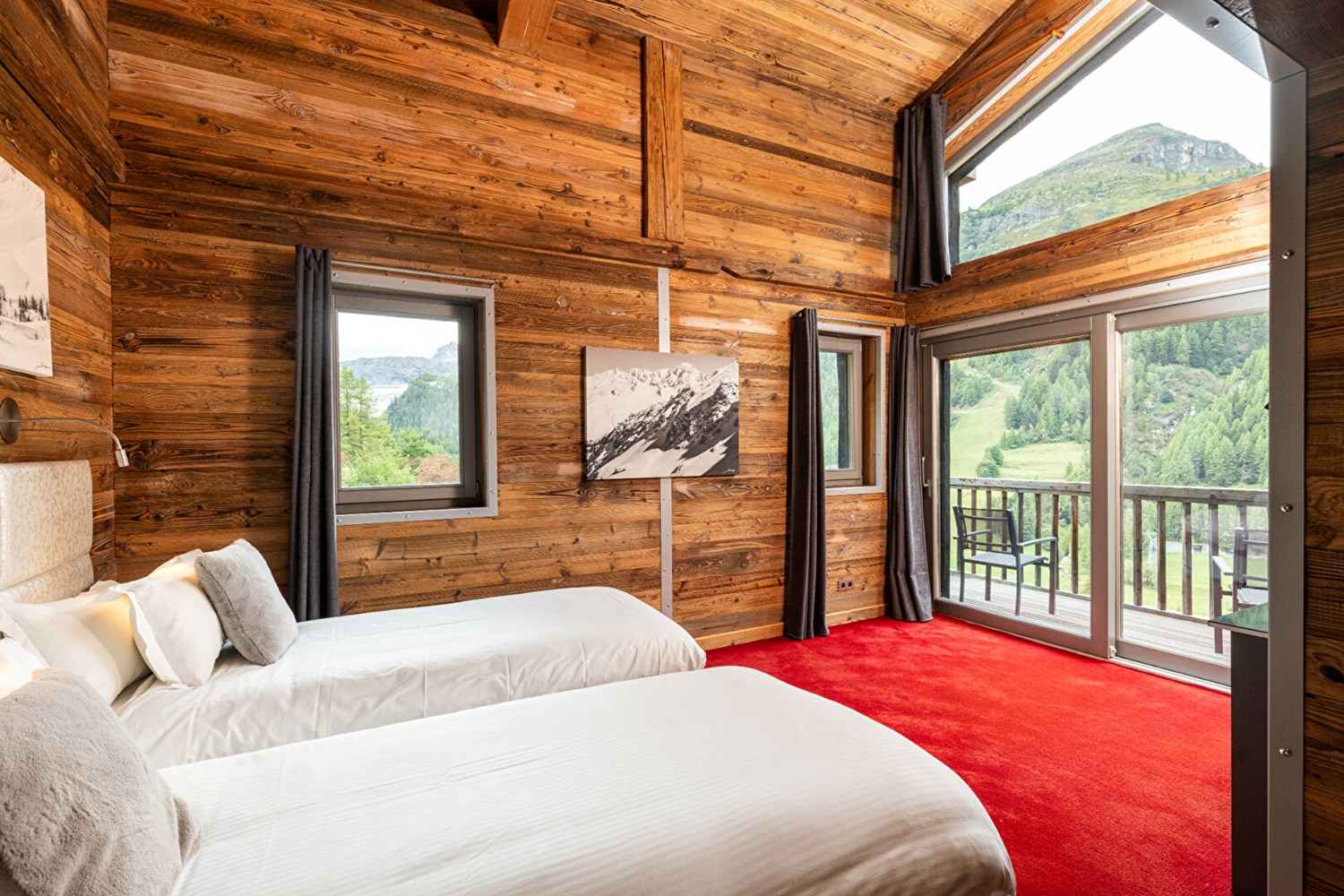 Un duo de chalets à l'écriture aéronautique