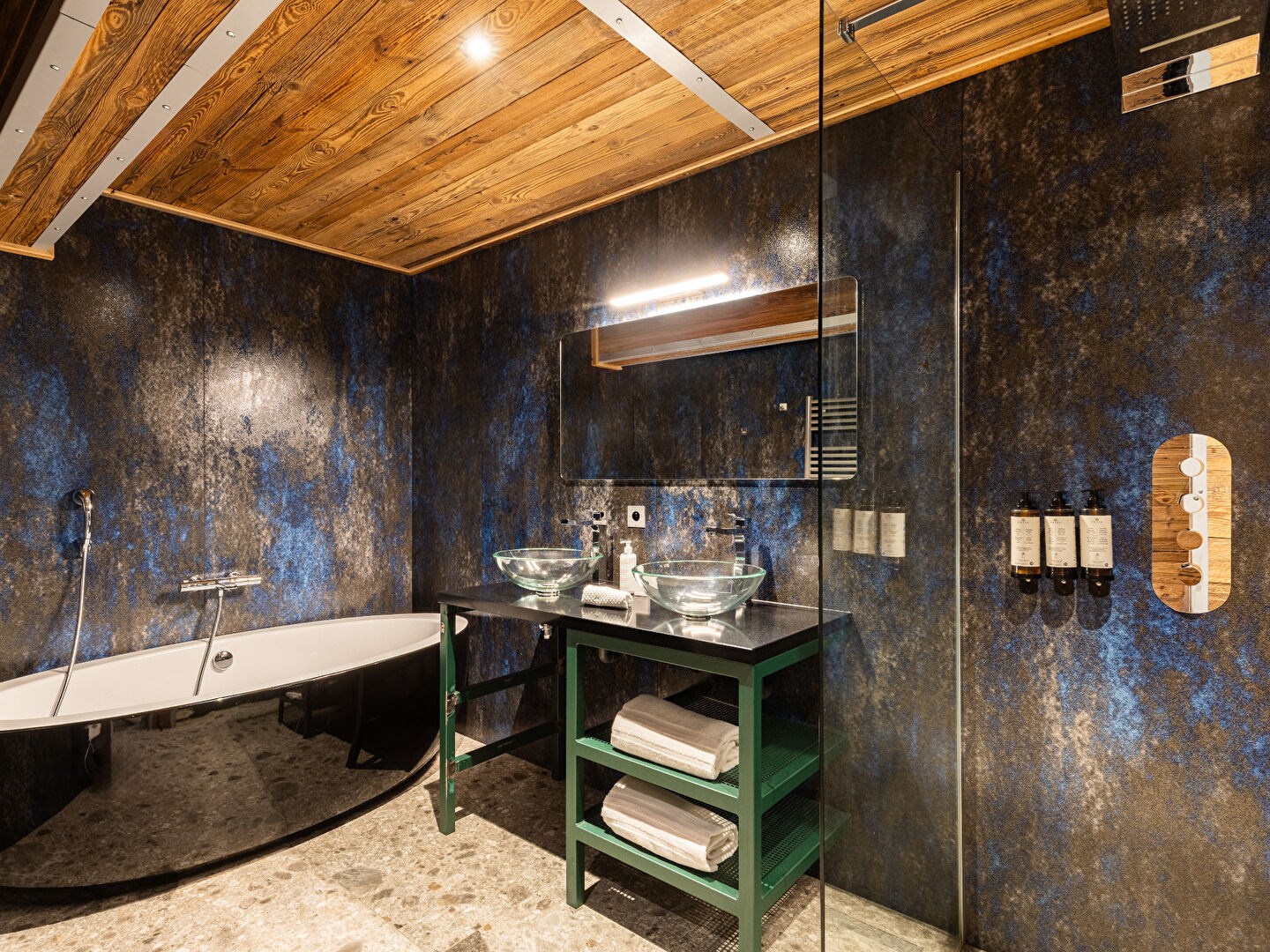 Un duo de chalets à l'écriture aéronautique