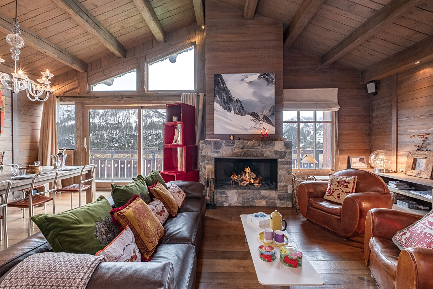 Exceptional Chalet with Panoramic Views over Lake Chevril
