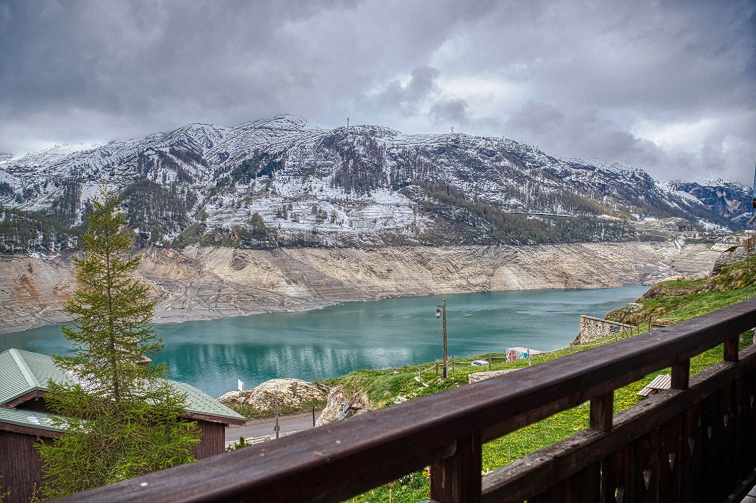 Exceptional Chalet with Panoramic Views over Lake Chevril
