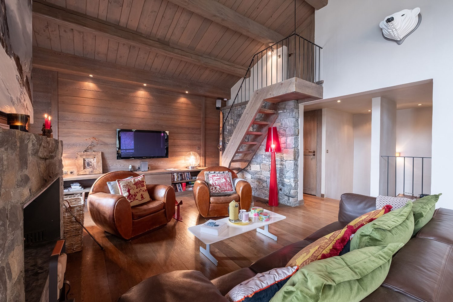 Exceptional Chalet with Panoramic Views over Lake Chevril