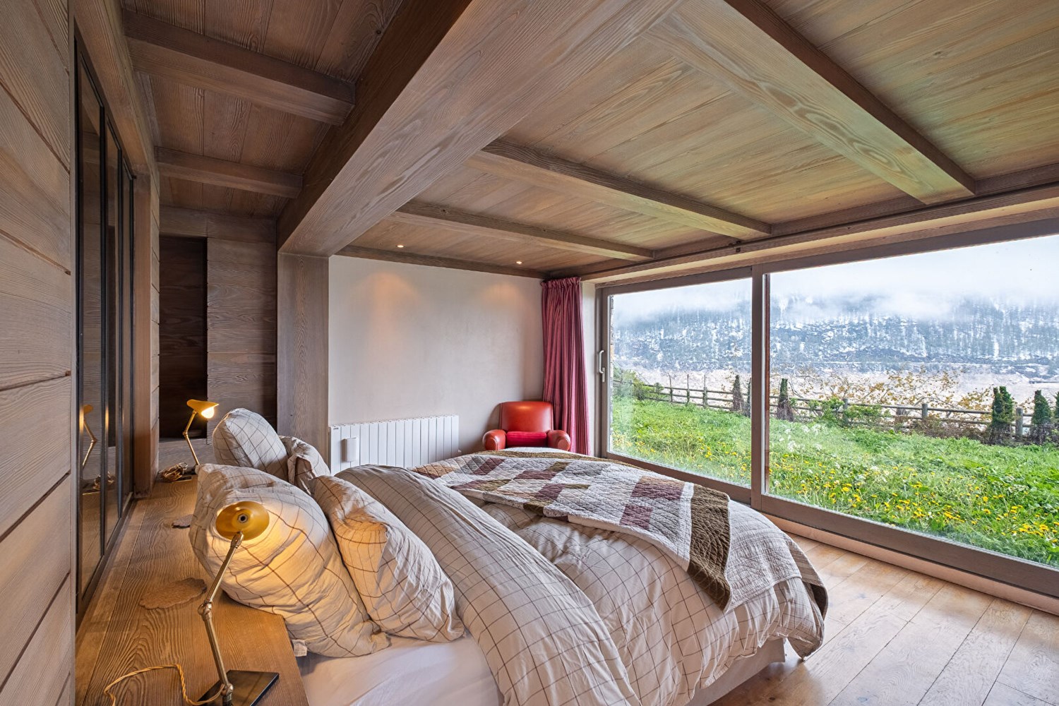 Exceptional Chalet with Panoramic Views over Lake Chevril
