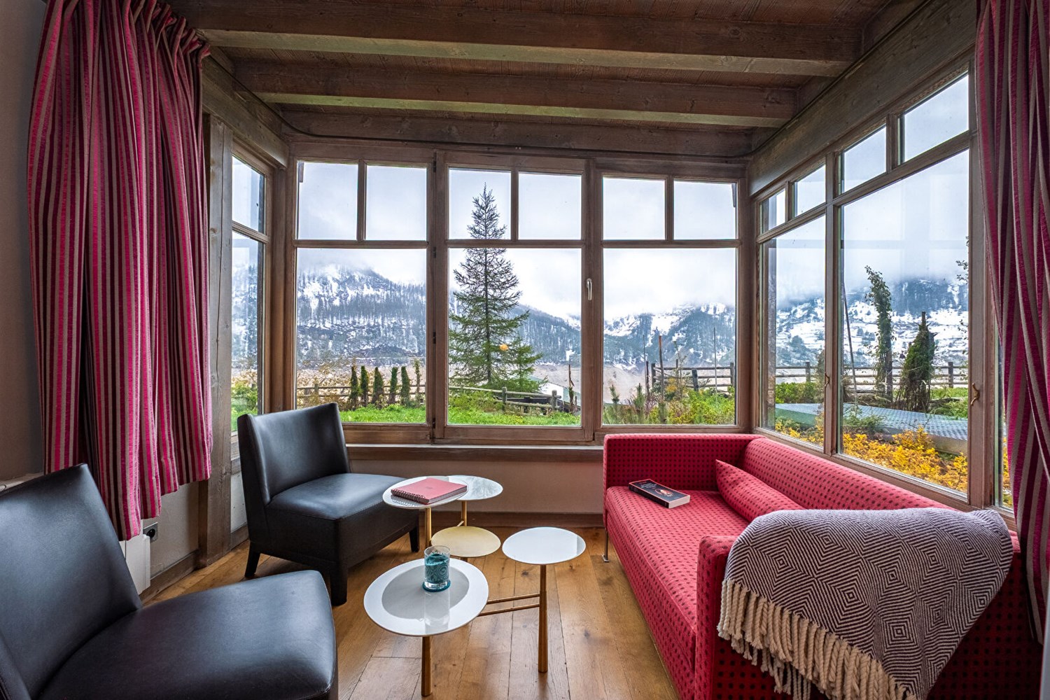 Exceptional Chalet with Panoramic Views over Lake Chevril