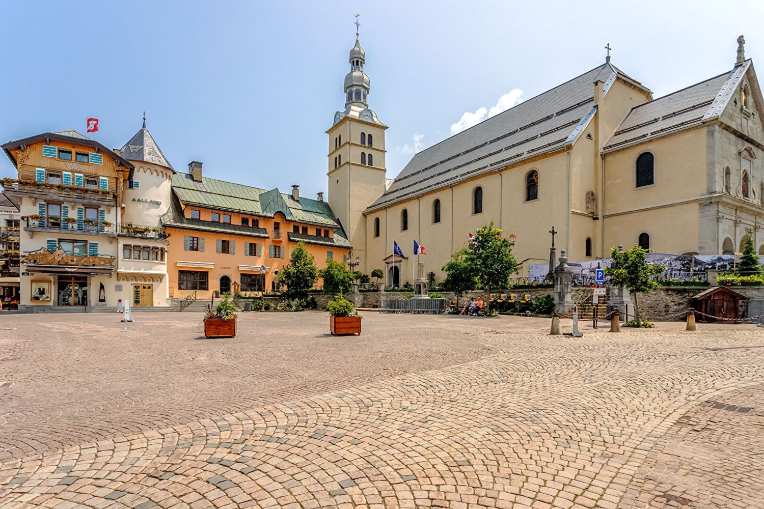 Chalet on the edge of the center