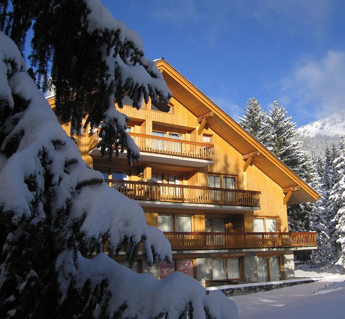 MÉRIBEL - APPARTEMENT RÉNOVÉ SKIS AUX PIEDS