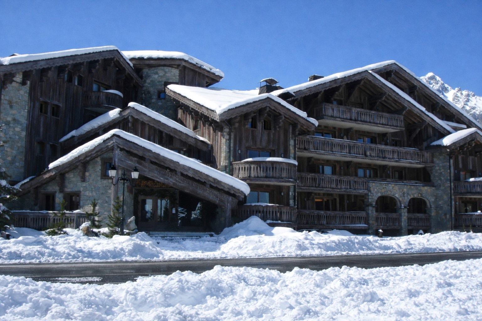 A Family Apartment at the Heart of Alpine Living