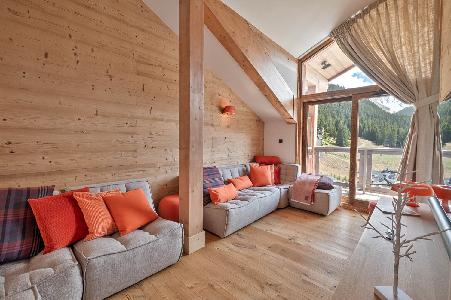 Penthouse, a suspended cocoon