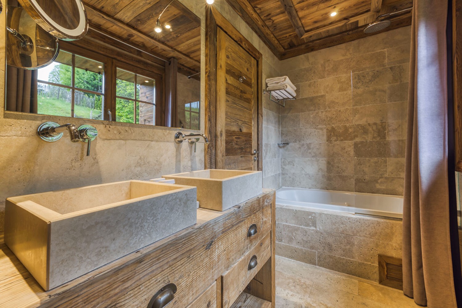 Chalet-hôtel d'exception au coeur de Megève - 15 suites
