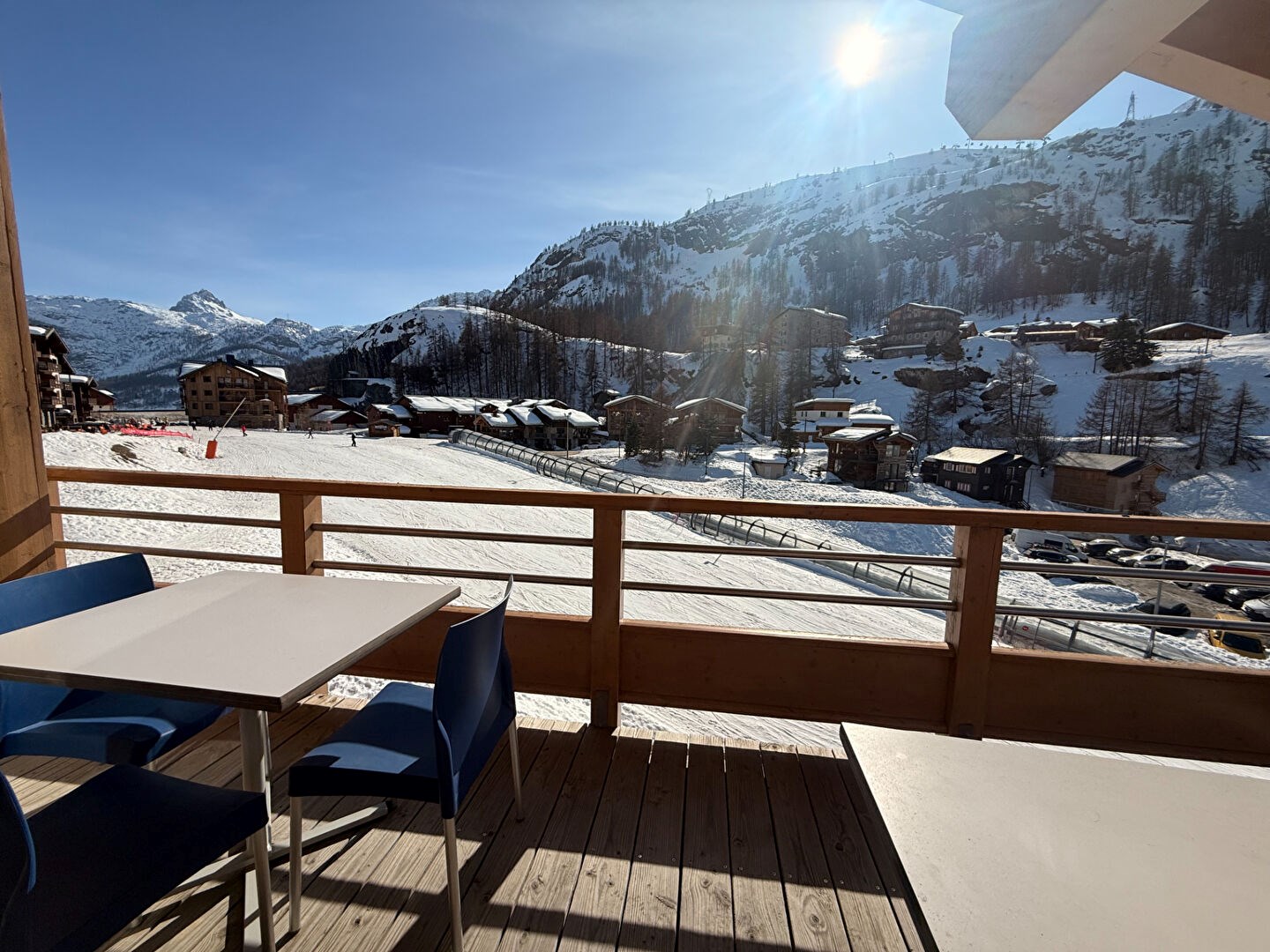 3 bedrooms apartment ski in ski out.