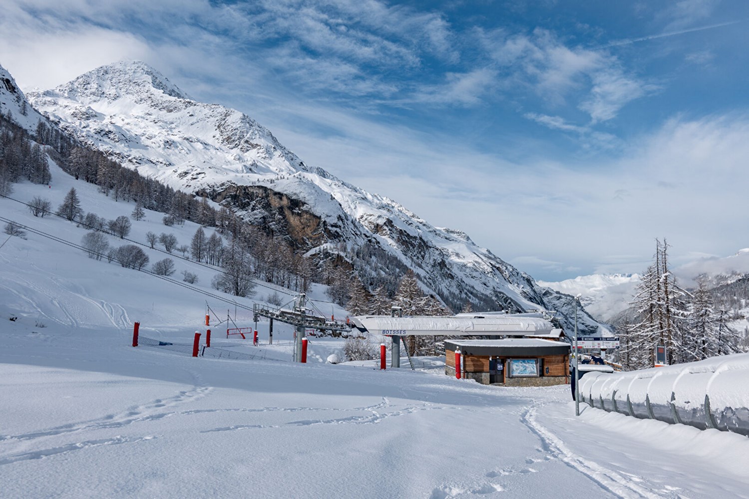 3 bedrooms apartment ski in ski out.