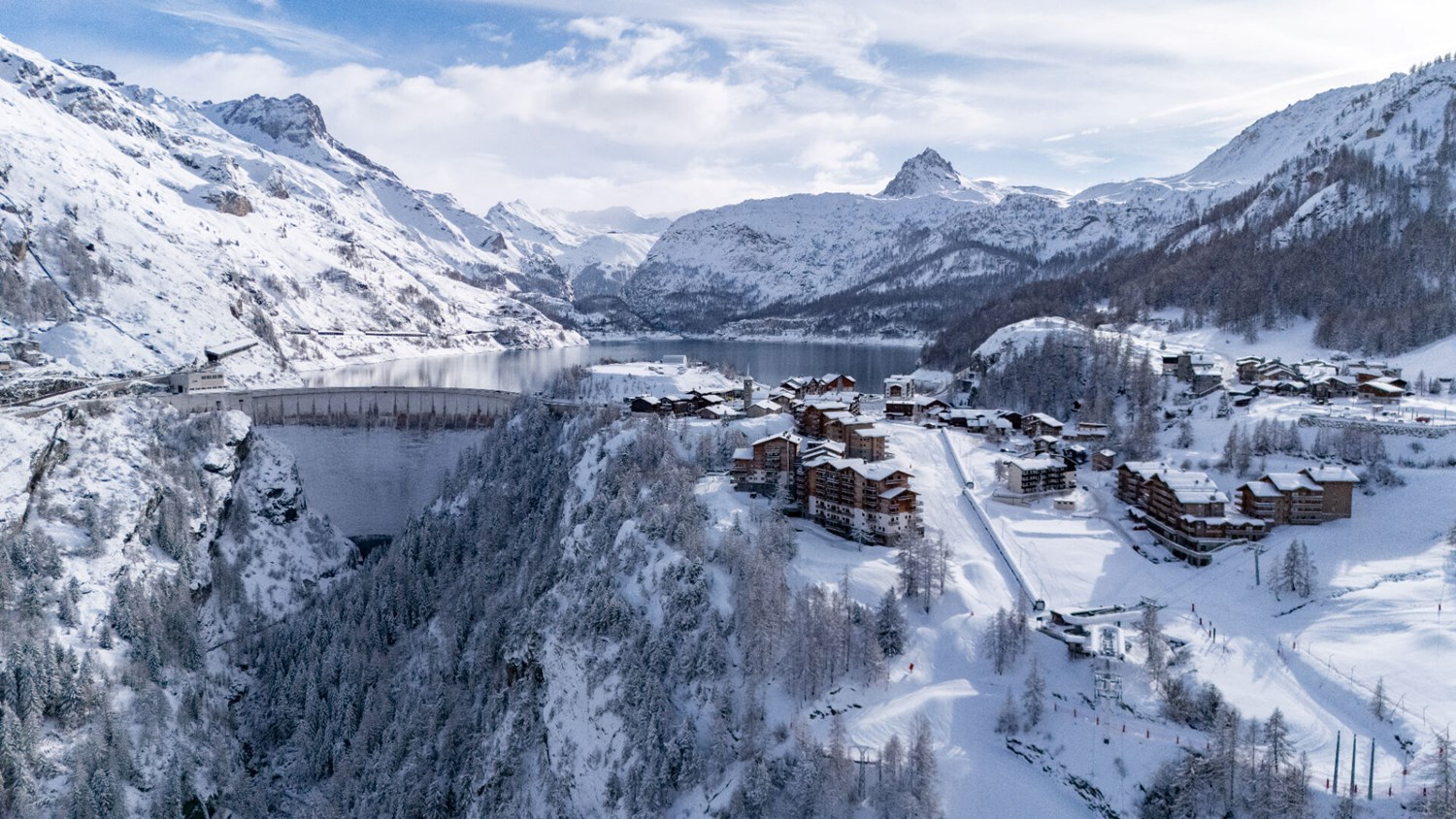 3 bedrooms apartment ski in ski out.