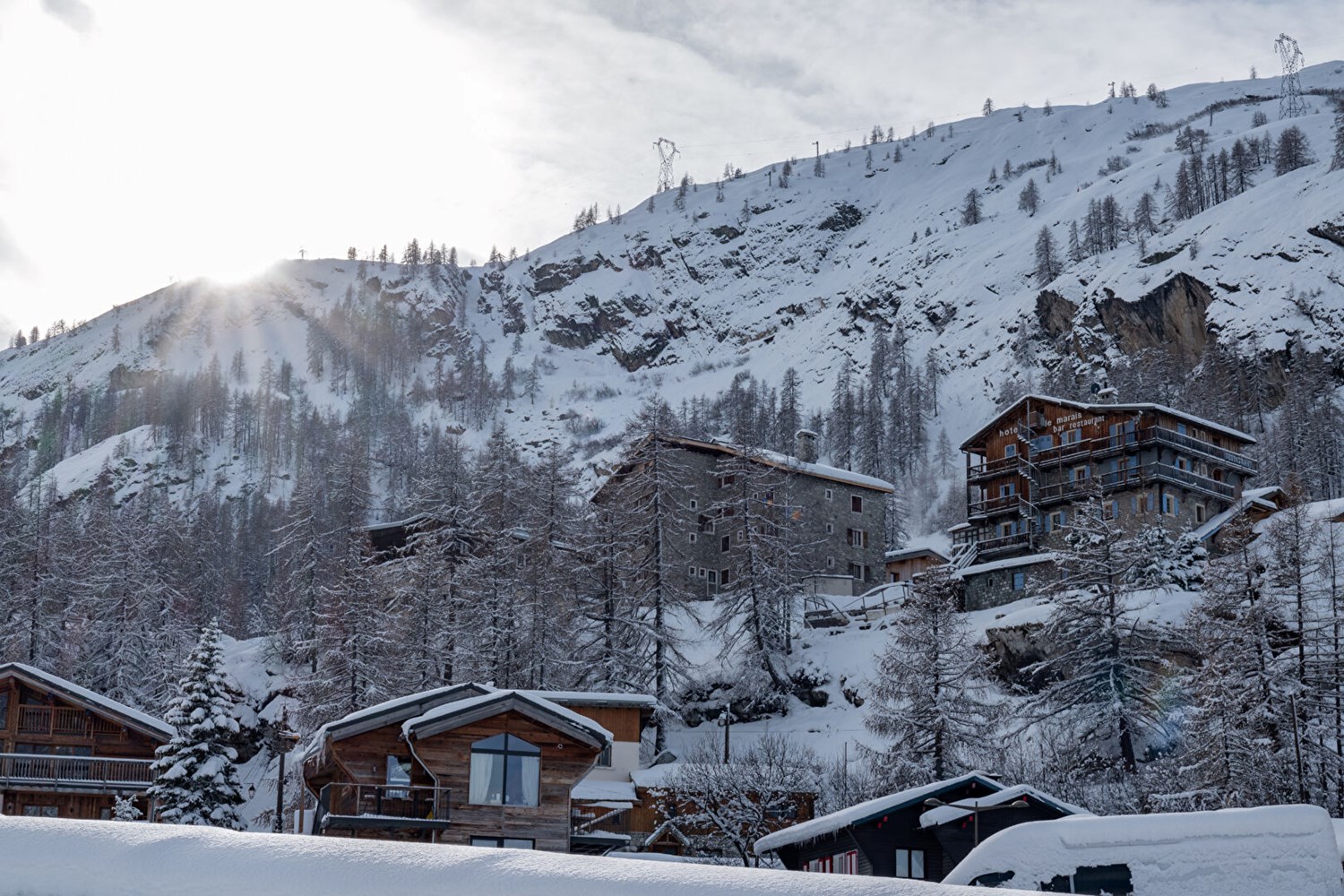 3 bedrooms apartment ski in ski out.