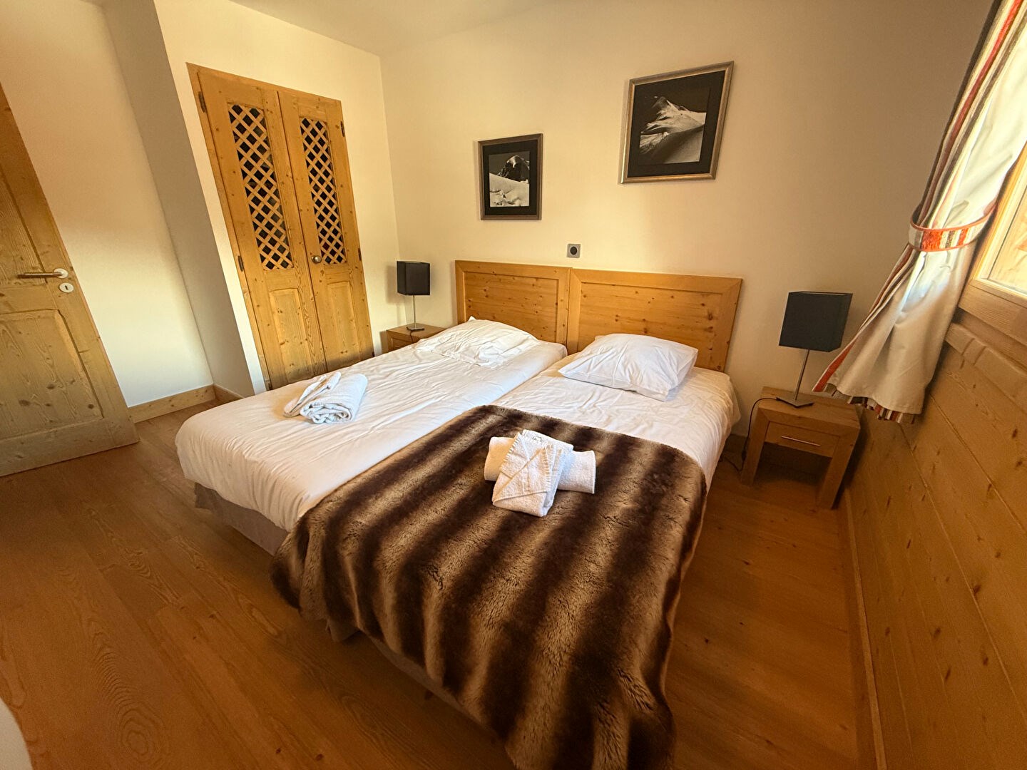 3 bedrooms apartment ski in ski out.