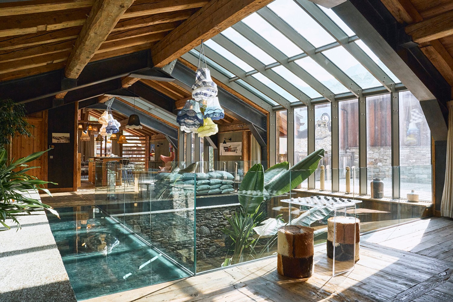 Chalet de réception avec piscine
