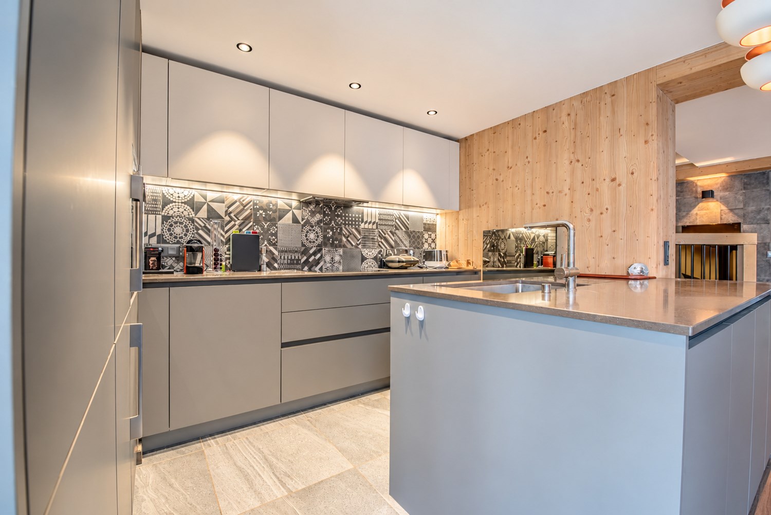 THE ELEGANCE OF A SKI-IN/SKI-OUT APARTMENT