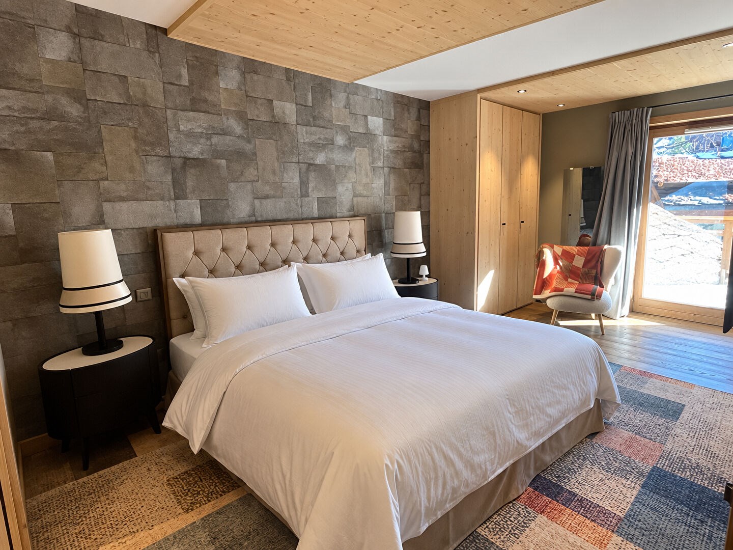 THE ELEGANCE OF A SKI-IN/SKI-OUT APARTMENT