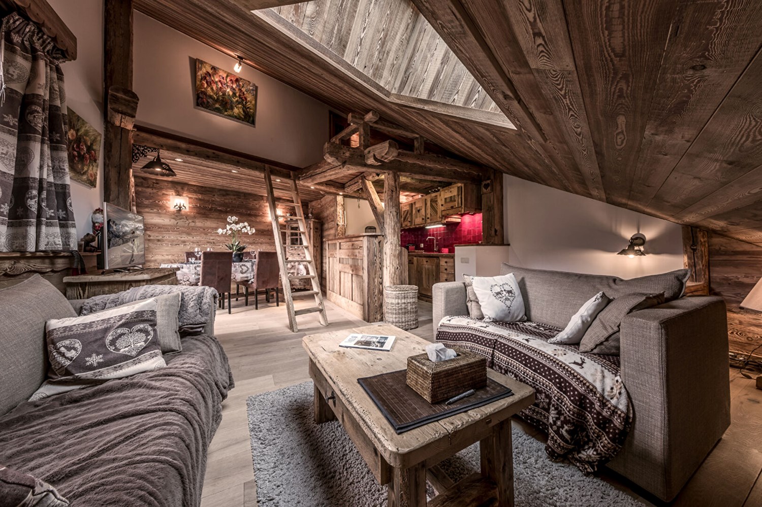 SOUS LES TOITS, COMME DANS UN CHALET