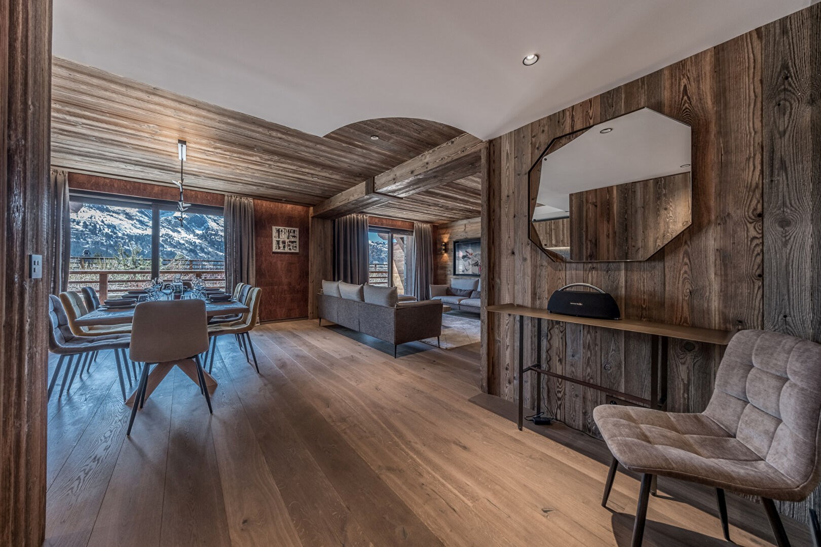 MERIBEL - EXCEPTIONAL SKI-IN/SKI-OUT APARTMENT